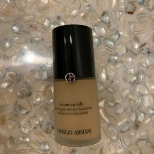 BRAND NEW💫 Giorgio Armani luminous silk foundation